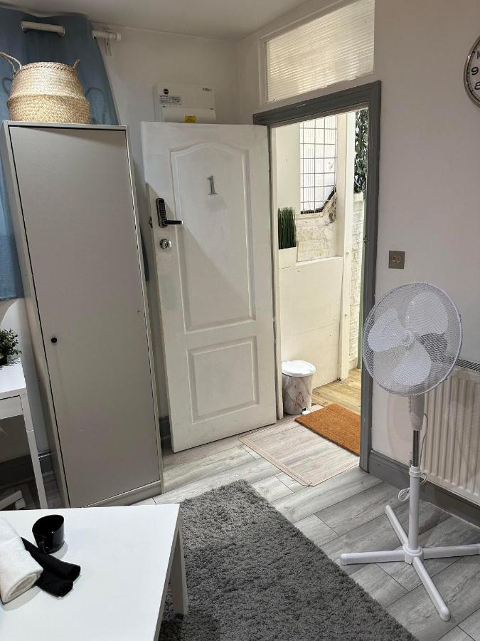 Charming Studio Apartment In London Luaran gambar